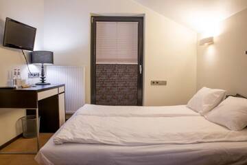 Фото номера Небольшой двухместный номер с 1 кроватью Отель Veer Accommodation г. Ülgase 5